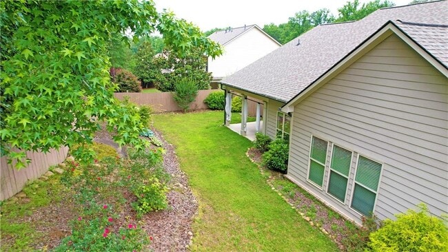 Building Photo - 3731 Ivy Lawn Dr NE