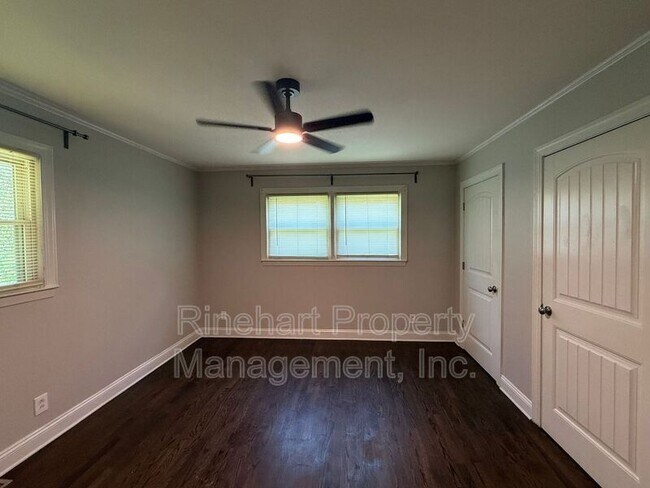 Building Photo - 645 Greenbriar Ave