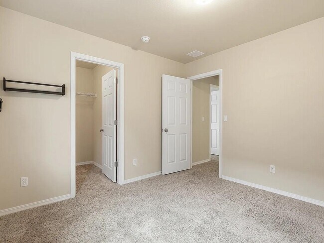 Building Photo - 61330 Huckleberry Pl