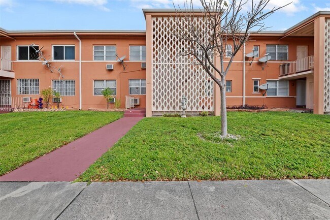 Primary Photo - 3571 SW 10th St