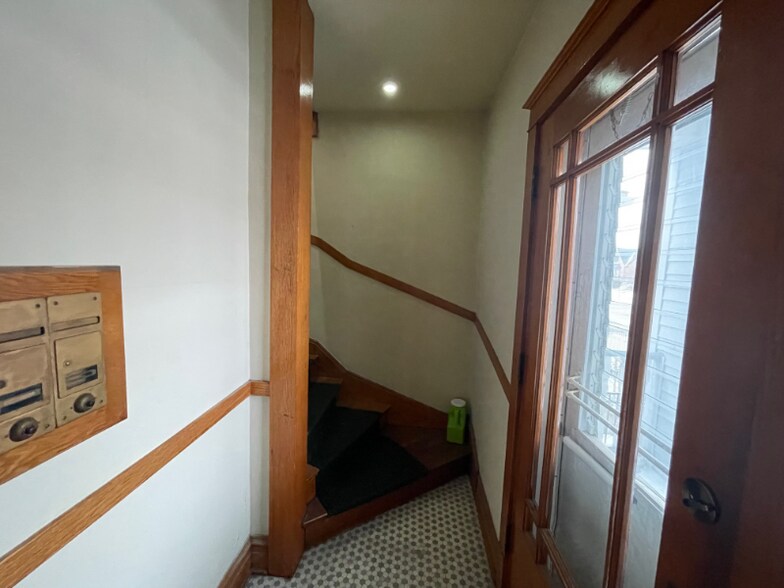 Building Photo - 5855 W Leland Ave