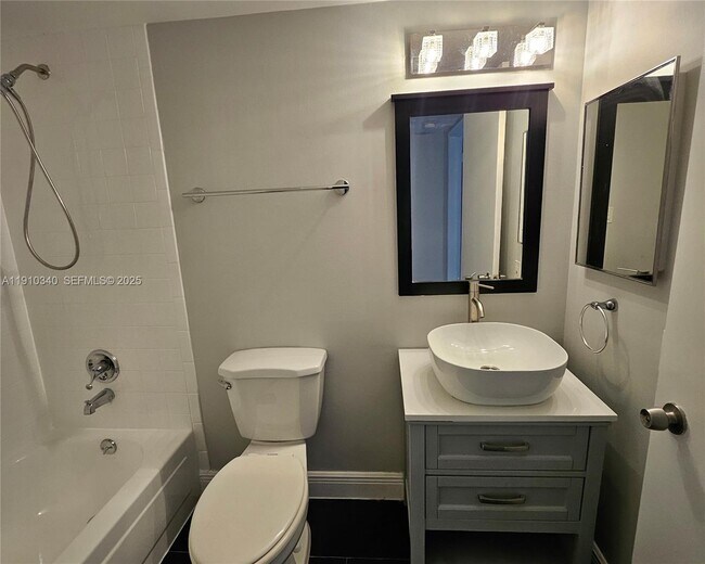 Building Photo - 850 N Miami Ave