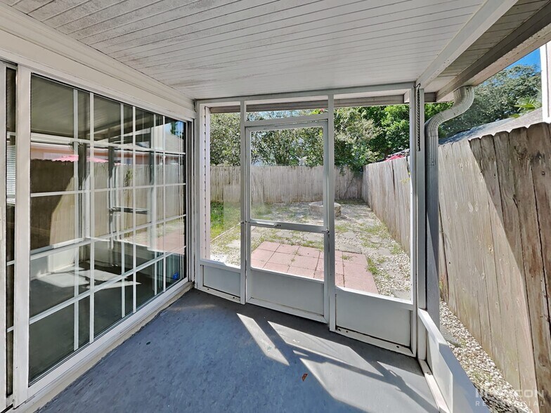Building Photo - 7727 Mystic Point Ct W