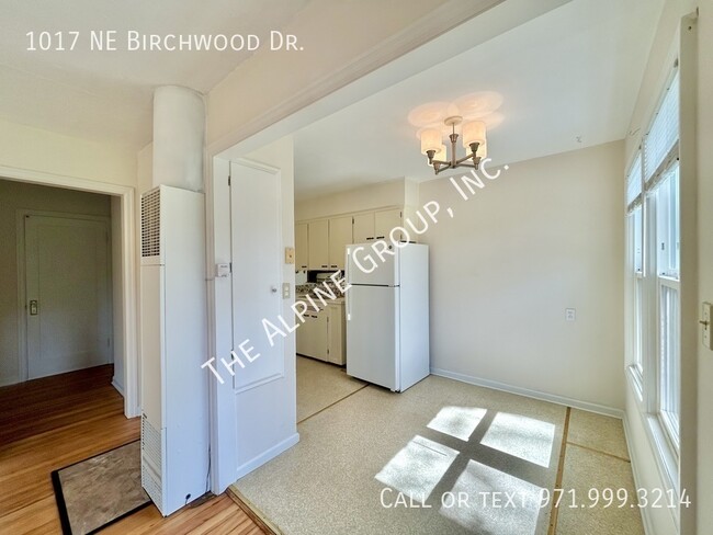 Building Photo - 1017 NE Birchwood Dr