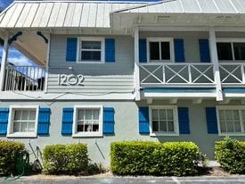 Building Photo - 1202 Palm Trl