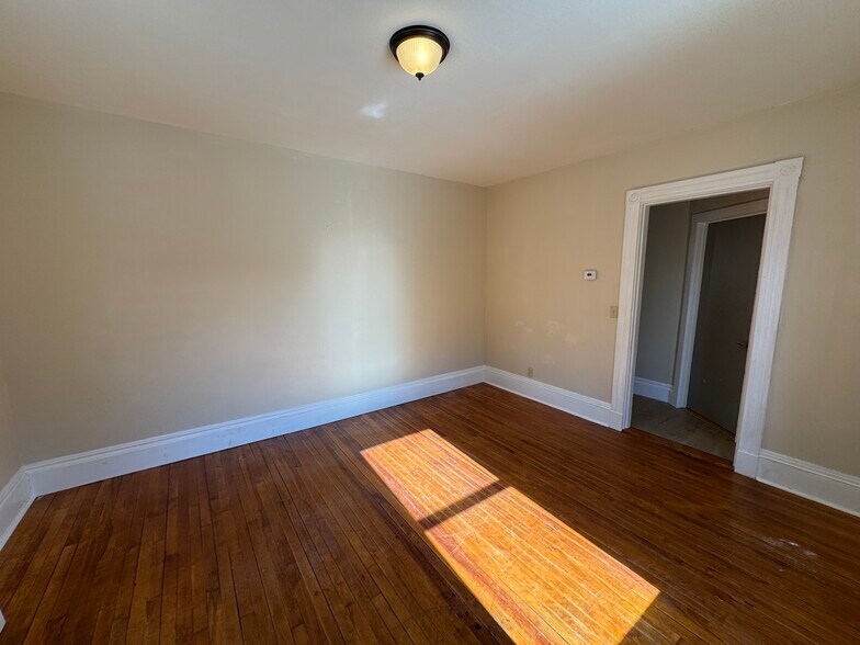 Living room - 15 Pleasant Pl