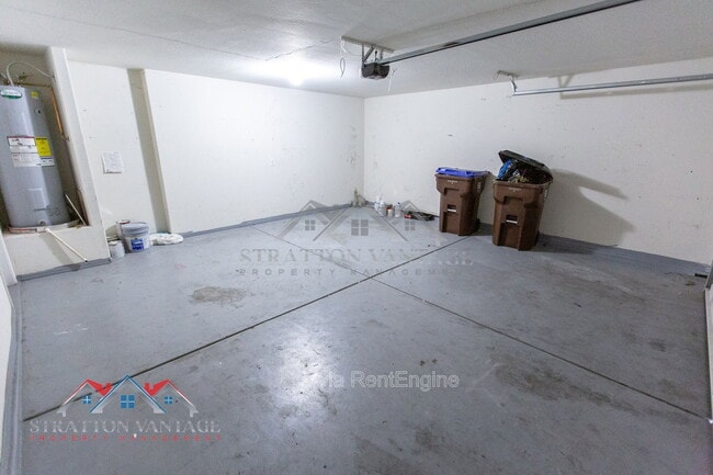 Building Photo - 5926 E Oasis Blvd