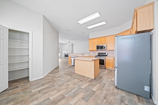 Building Photo - 2319 Ligustrum Flower Dr