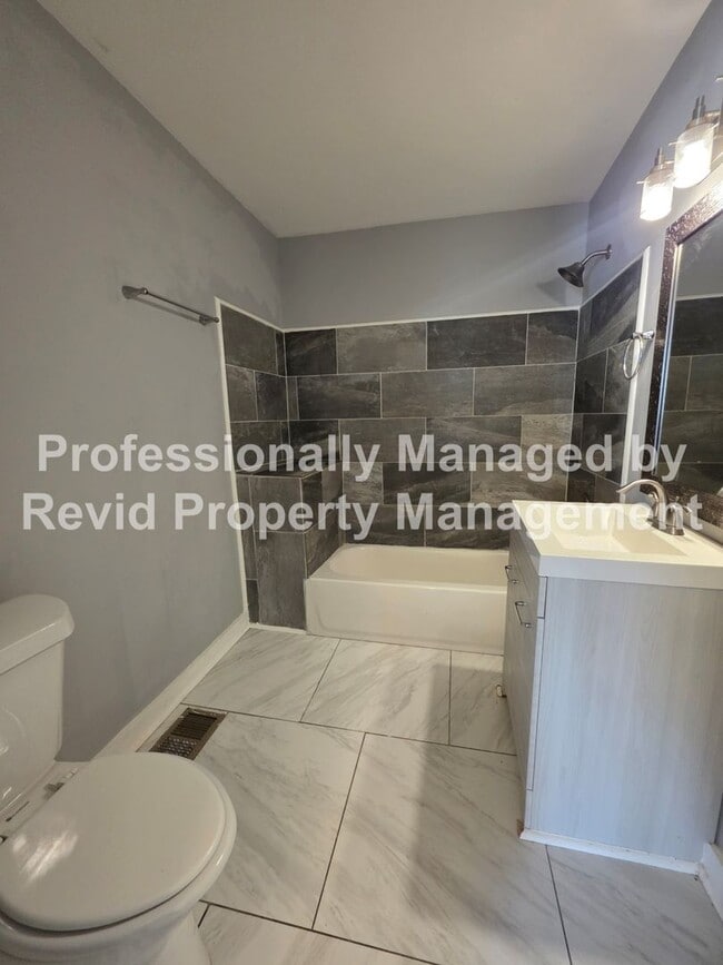 Building Photo - 3 Bed 1.5 Bathroom Home!!!!