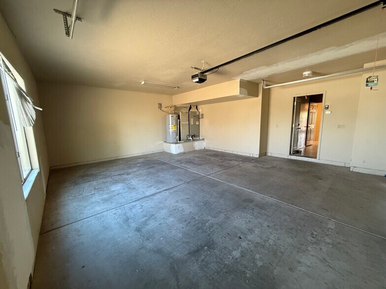 Building Photo - 809 E Seneca St