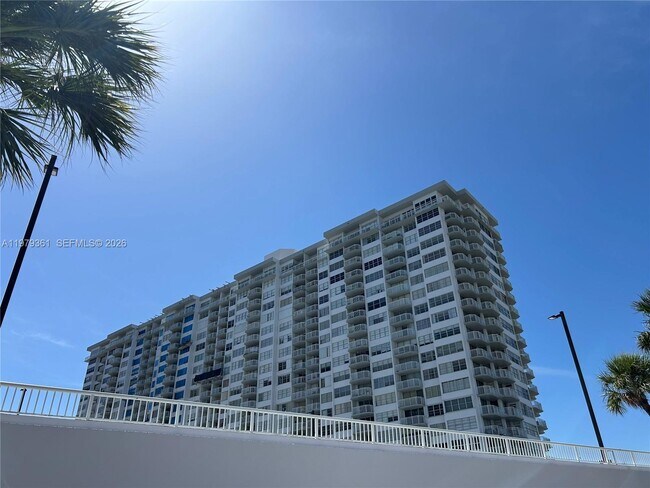 Building Photo - 18031 Biscayne Blvd