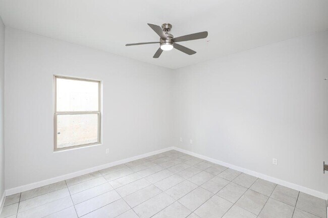 Building Photo - 7126 Rosson Rd