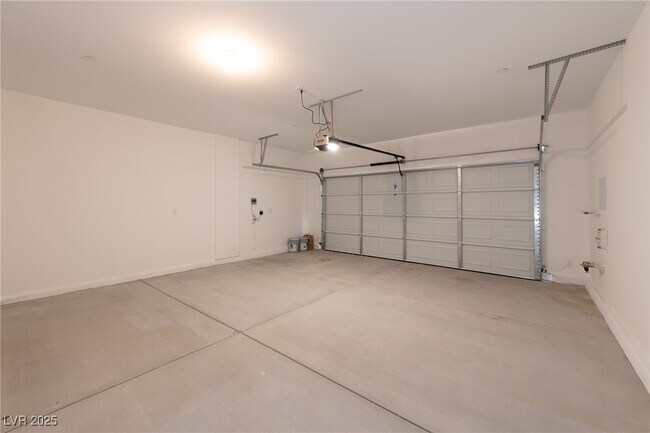 Building Photo - 476 Silverweed Ave