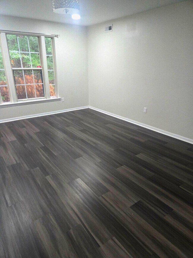 Building Photo - 905 Woodbridge Ct