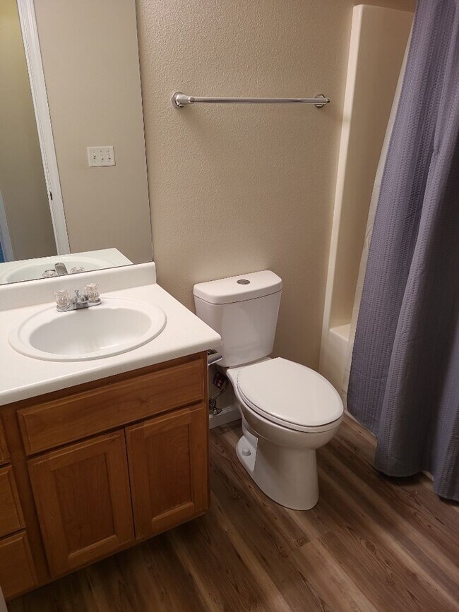 Building Photo - Spacious 3 Bed, 2 Bath Home on a Corner Lot in Southwest Medford