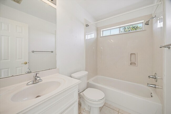 Building Photo - 4601 Mimosa Dr