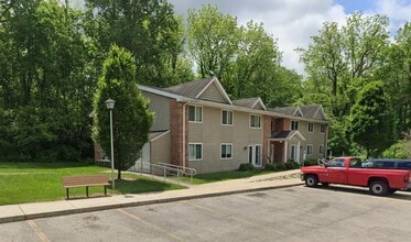 Building Photo - 808 Treewood Dr