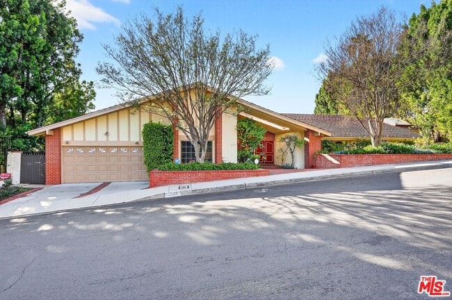 Building Photo - 3713 Dellvale Pl