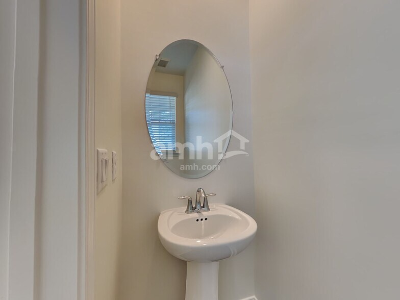 Building Photo - 515 Plumeria Ln