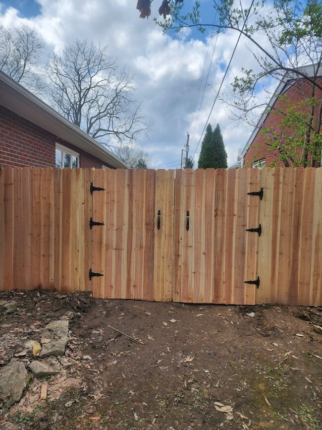 Building Photo - 3637 Sunset Dr