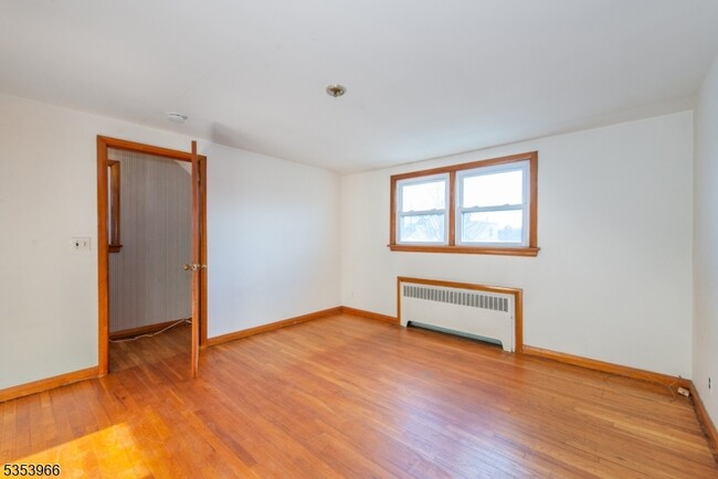 Building Photo - 11 Jaskot Ln