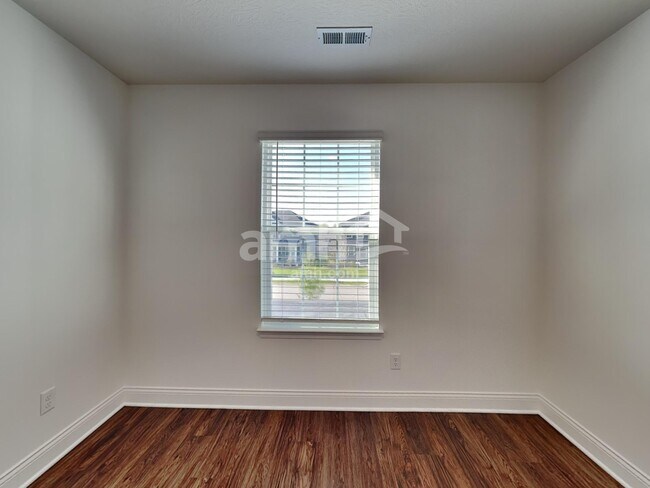 Building Photo - 8300 Northpoint Dr