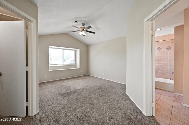 Building Photo - 1022 W Estrella Dr