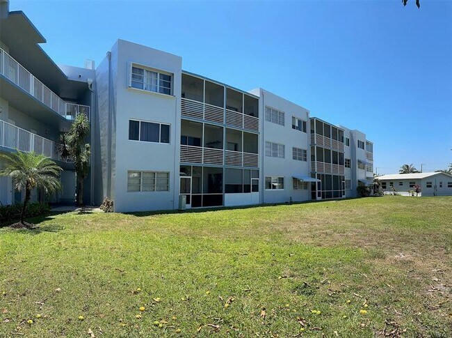 Building Photo - 2309 Park Ln