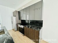 Building Photo - 1306 N Front-2F