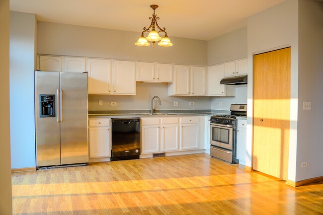 Building Photo - 2208 Rebecca Cir