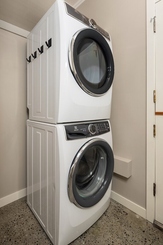 Building Photo - 2562 Dexter Ave N