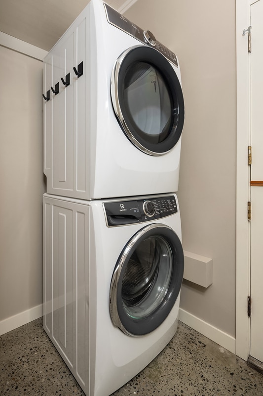 Building Photo - 2564 Dexter Ave N