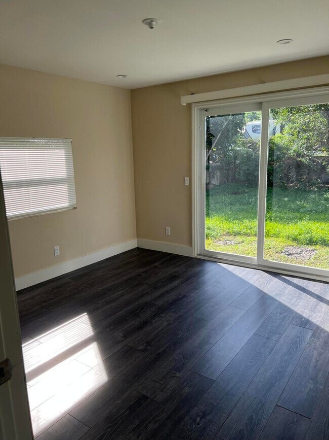 Building Photo - 3880 Home St