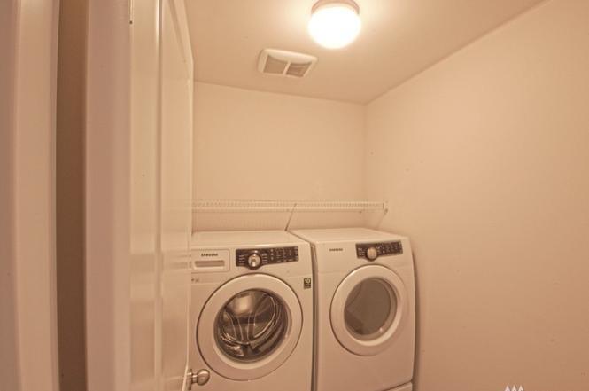 Building Photo - 15720 Manor Way
