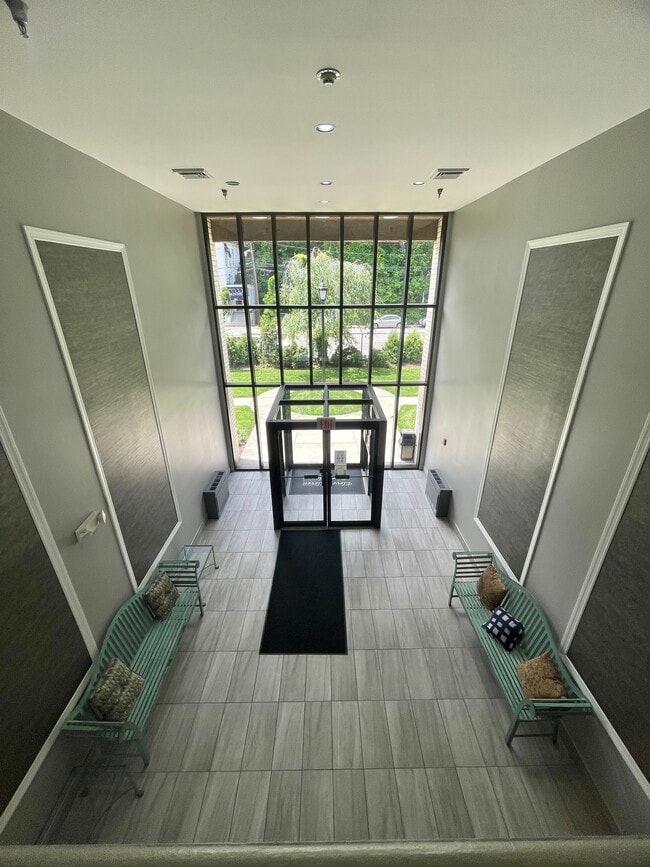 Building Photo - 1111 River Rd