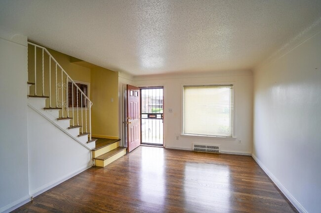 Building Photo - 17199 Meyers Rd