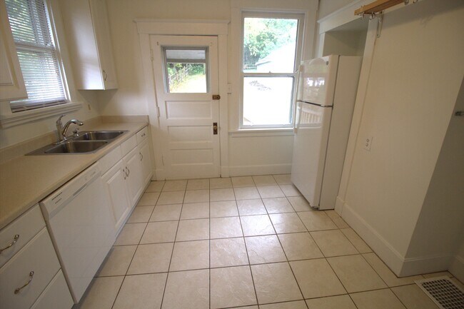 Building Photo - 7831 Camargo Rd