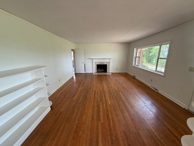 Building Photo - 114 Lookout Cir SW