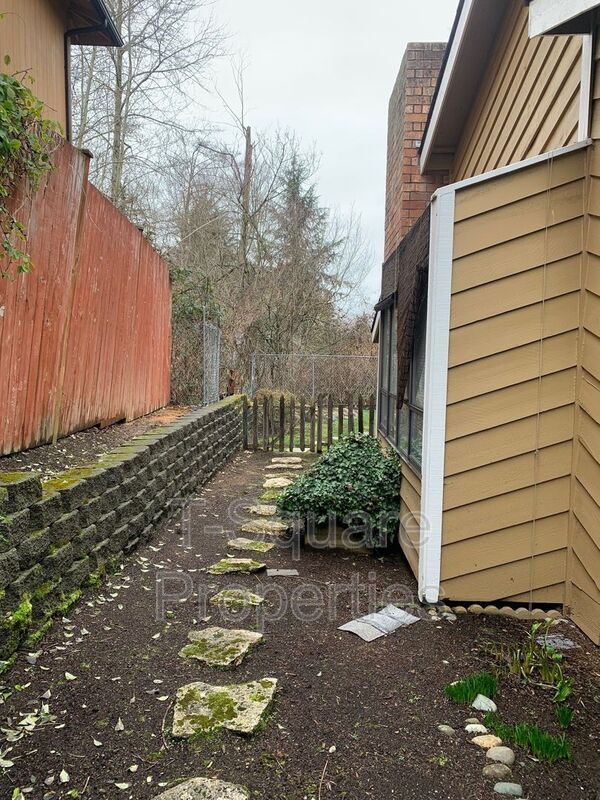 Building Photo - 12120 E Gibson Rd