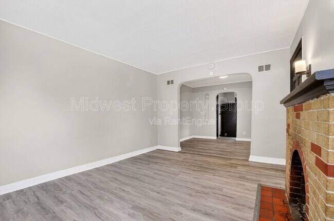 Building Photo - 222 Henquin Dr