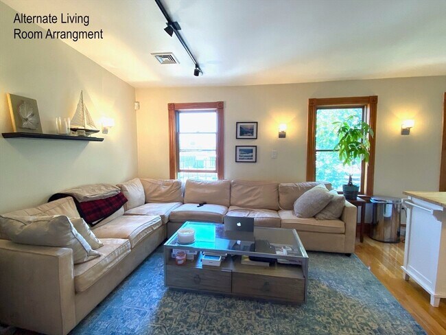 Building Photo - 296 W 3rd St