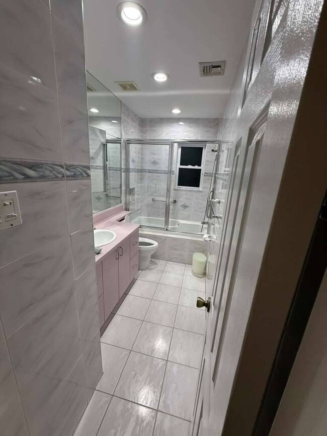 Building Photo - 67-06 171st St