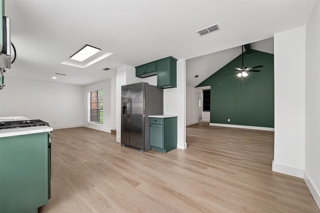 Building Photo - 1834 Shadow Rock Dr