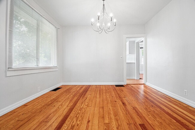 Building Photo - 4637 Alpine Ave