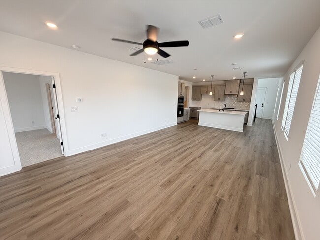 Building Photo - 405 Bauer Lp