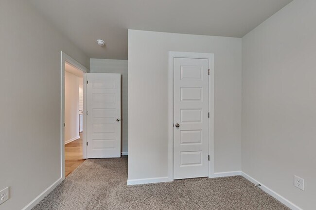 Building Photo - 2921 Ember Dr