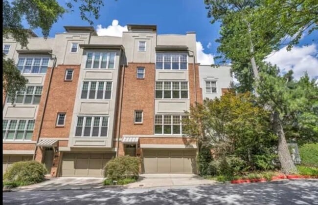 Building Photo - 1390 Dutch Valley Pl NE