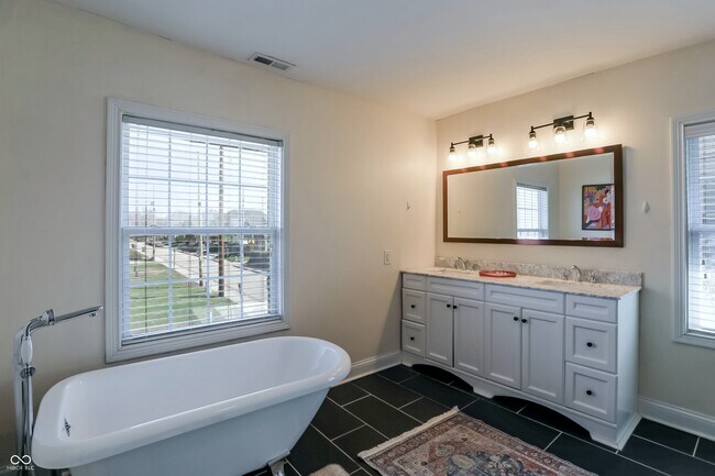 Building Photo - 1306 S East St