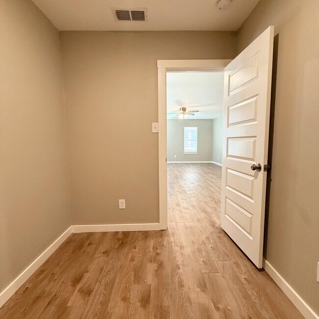 Building Photo - 2222 16th St