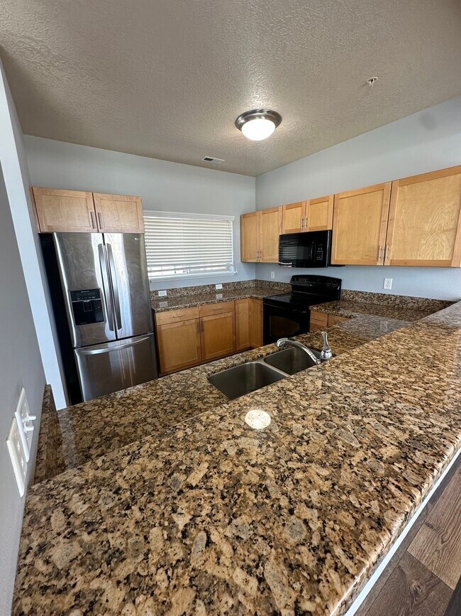 Building Photo - GORGEOUS Downtown Unit!!!